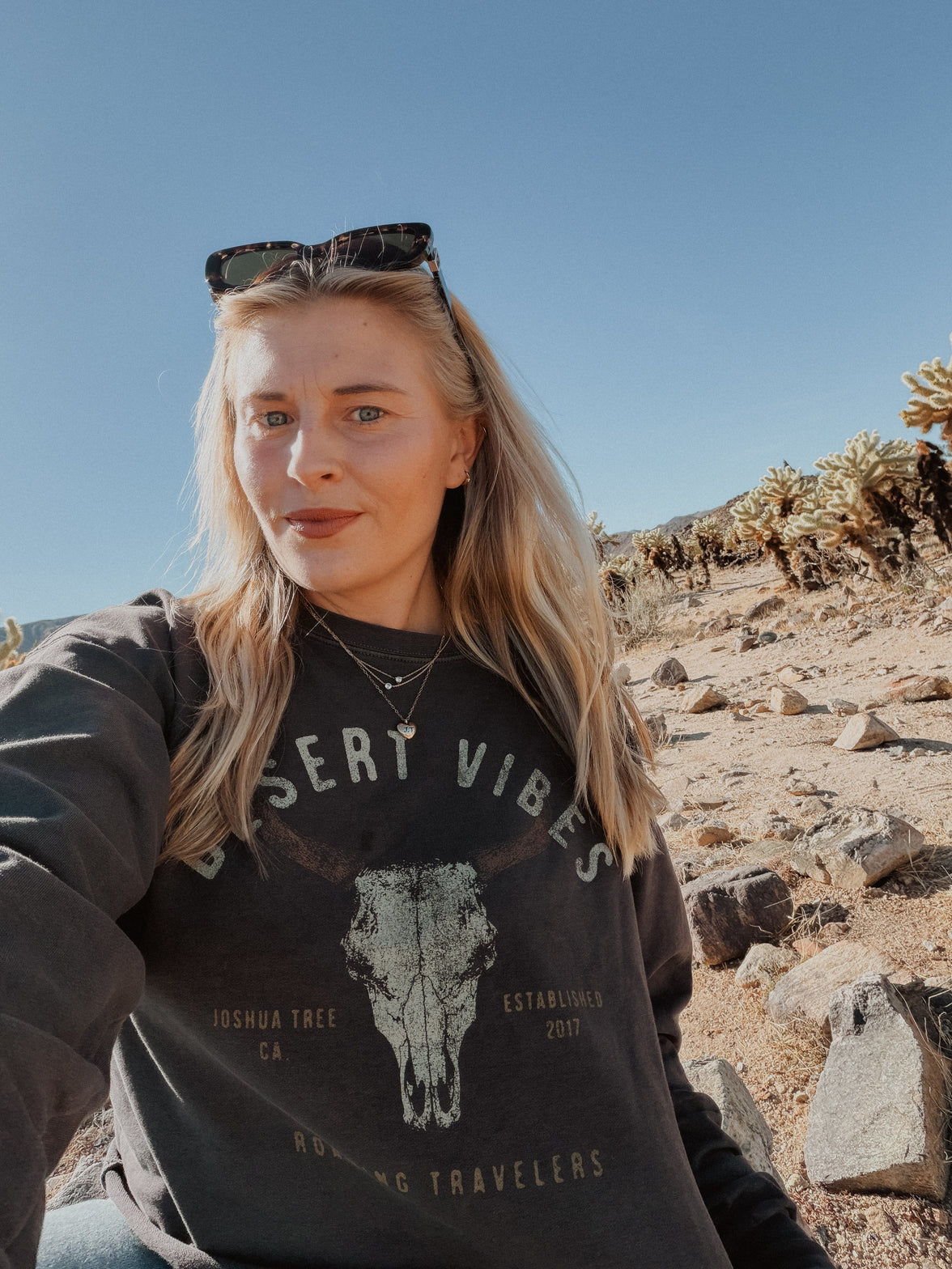 Roaming Travelers Sweatshirts Roaming Desert Vibes Crop